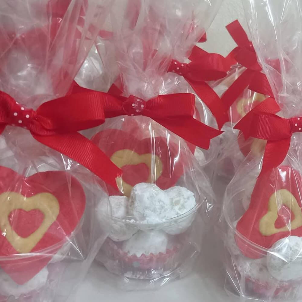 Vaso de Besos de Nuez con una Galleta de Corazón